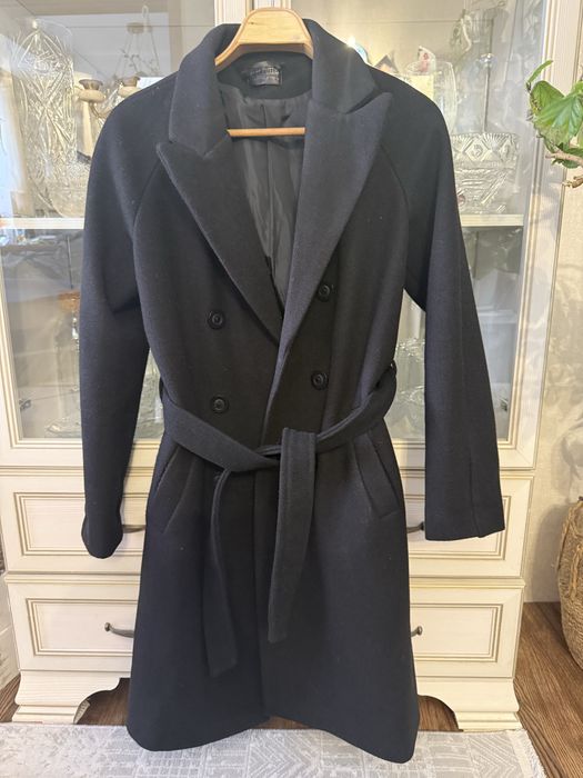 Пальто весна-осень в черном цвете.