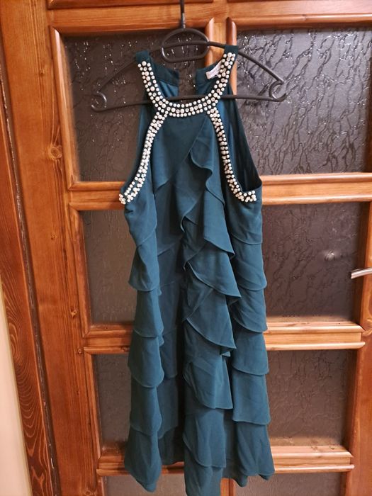 Различни дамски рокли