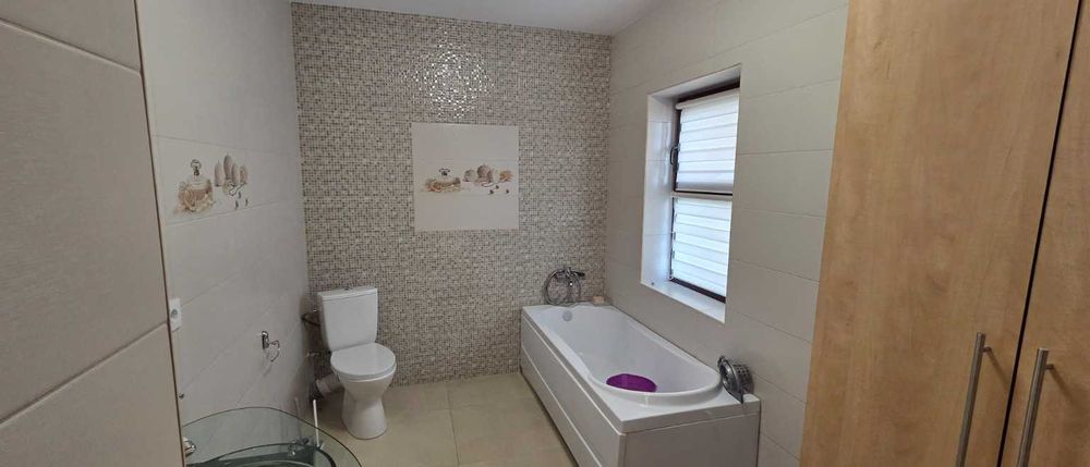 Inchiriez apartament cu 3 camere, 2 locuri de parcare, grădină și terasă – Valea Adanca, str Bazei