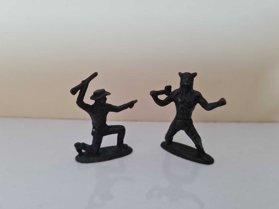 Kinder фигурки на войници