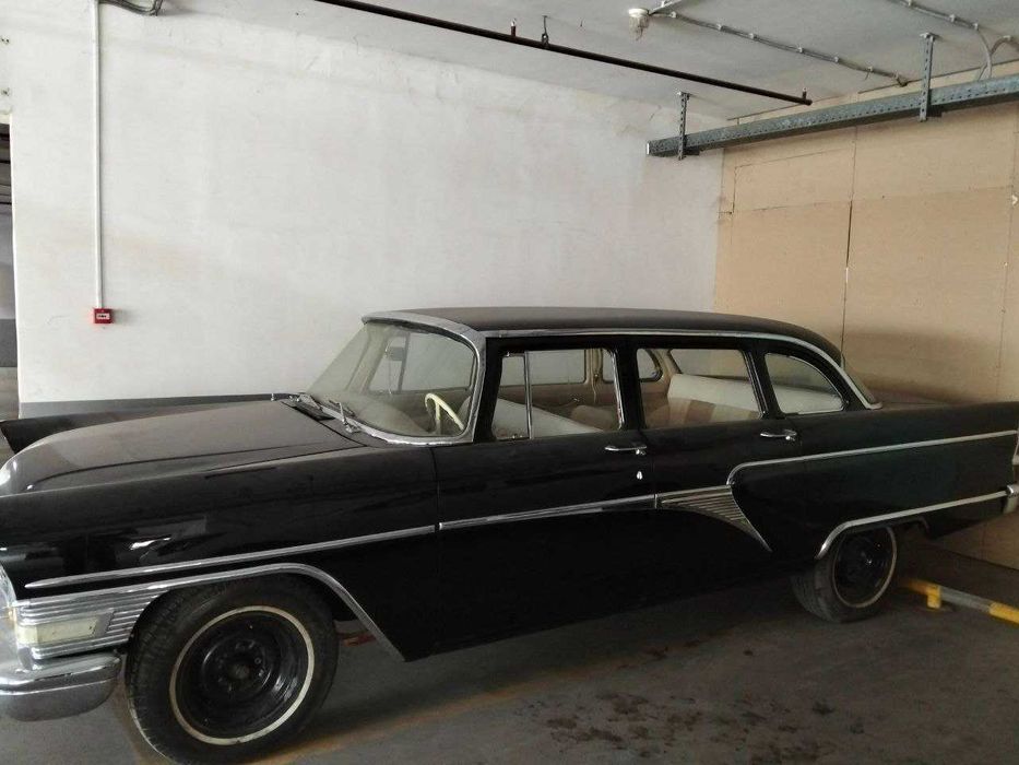 Автомобиль ГАЗ - 13 Чайка 1970 г Черная