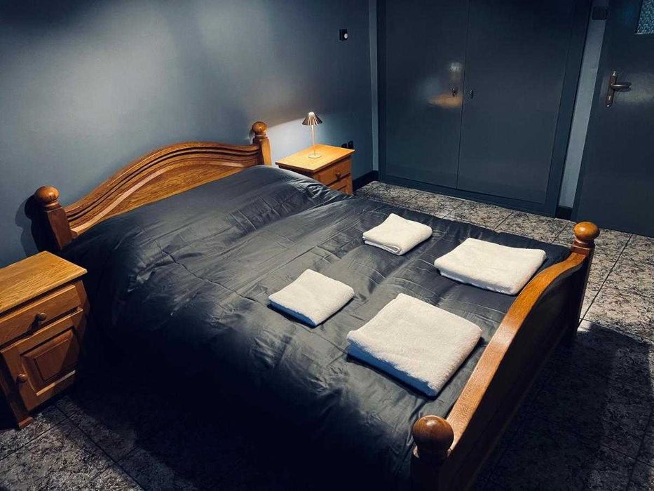 ЕЛЕГАНТЕН напълно обзаведен апартамент в ЦЕНТЪРА на гр. Карлово