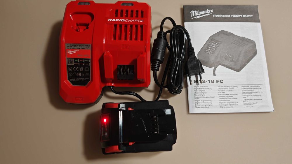 Set de acumulatori Milwaukee 18V + Incarcator rapid m18 HNRG-552
