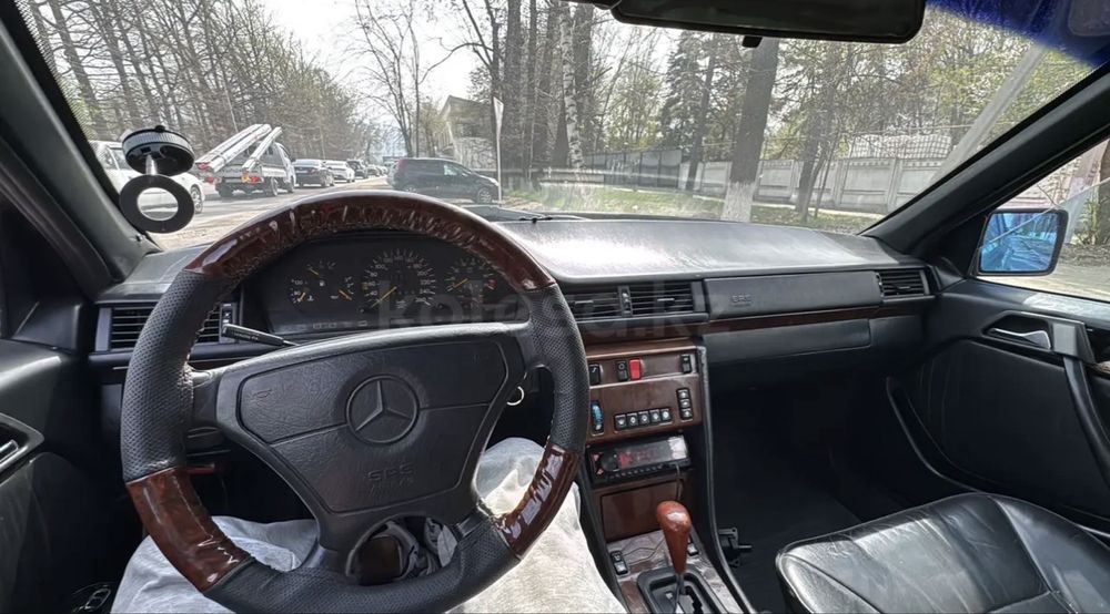 Mercedes-Benz E320