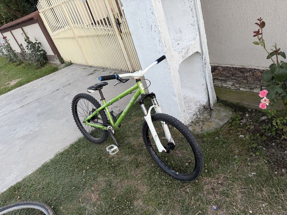 Bicicleta dirt culoare verde