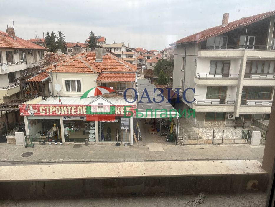 Жилищна сграда с търговски площи в гр.Поморие, 900кв. м., 1100 000 евро