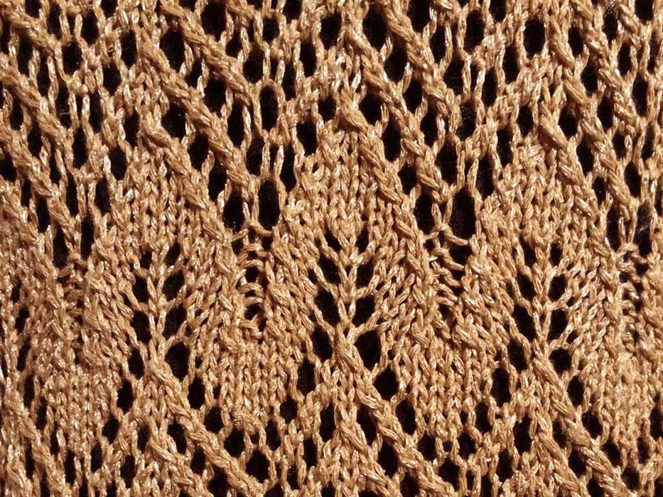 Вязаный пуловер ручной работы