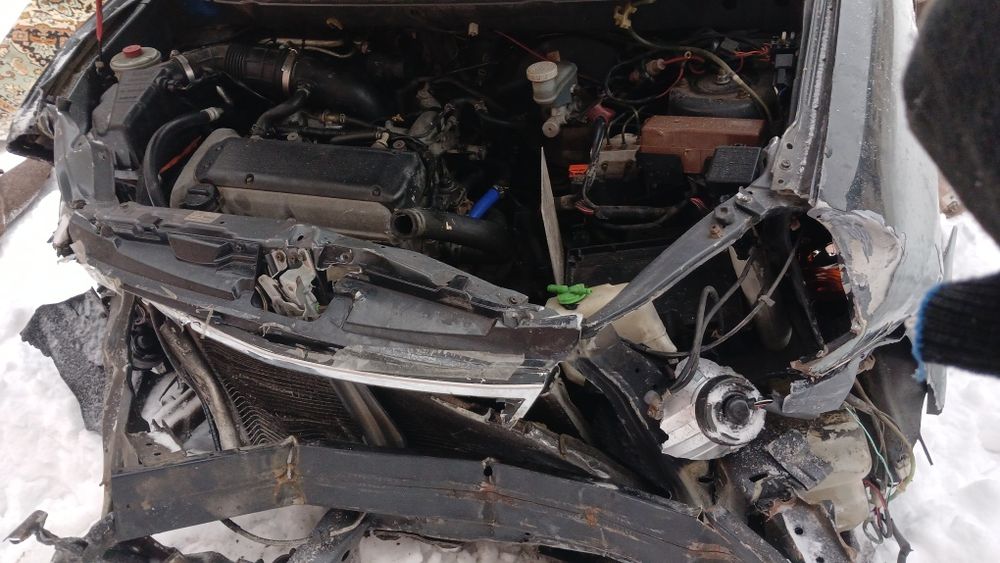 Продам  suzuki liana 1.6 2001