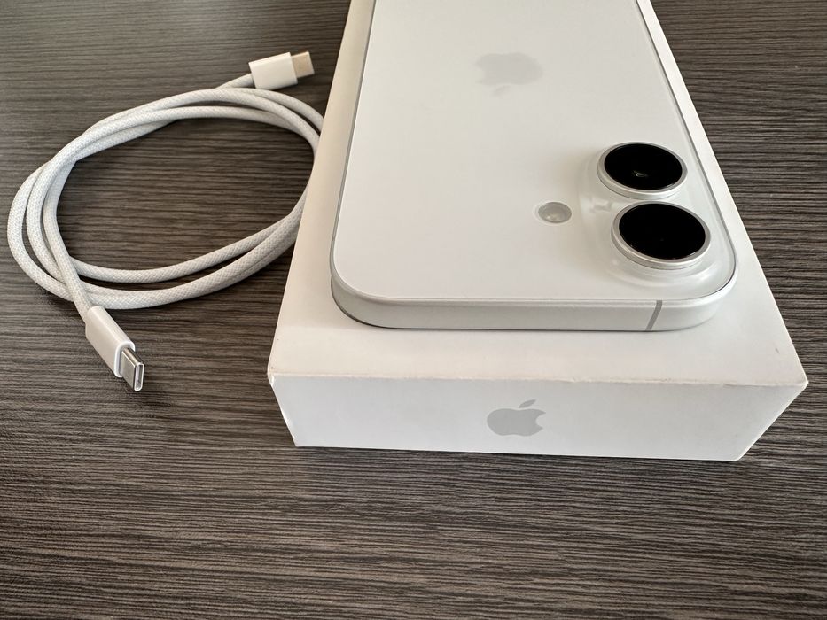 iPhone 16 128GB white