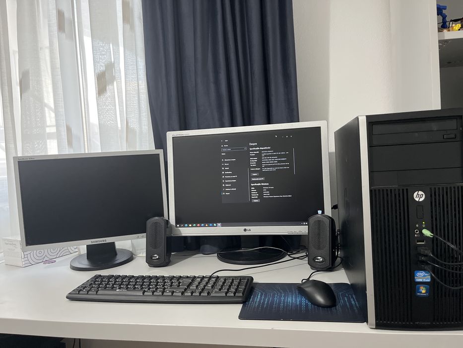 Calculator complet cu două monitoare si periferice, ideal pentru birou și școală