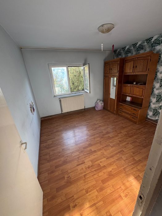 Vând apartament în  Drăgășani, strada Tudor Vladimirescu, bl.T2 scara C etaj 3