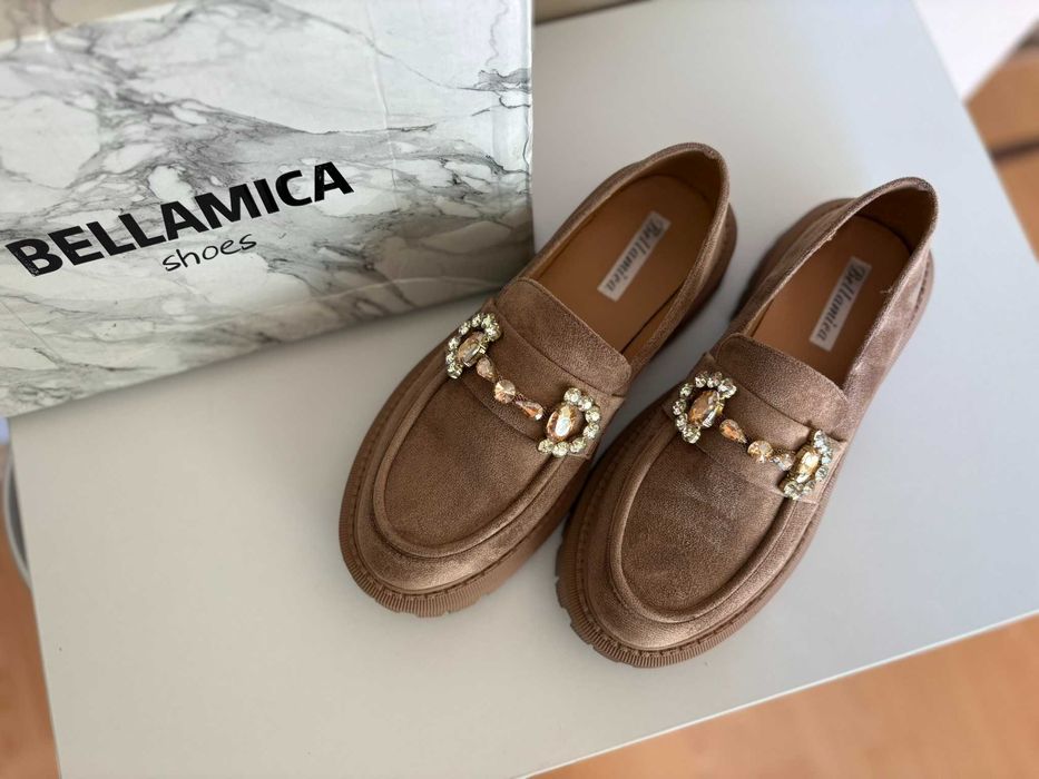 Елегантни дамски обувки тип лоуфъри BELLAMICA - кафяв велур с кристали