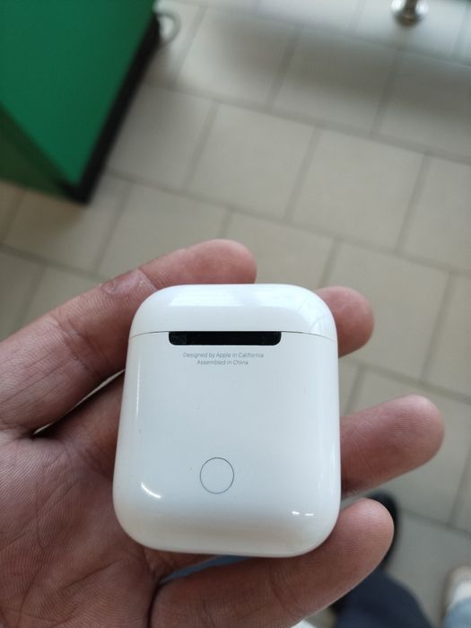 Оригинал airpods 1