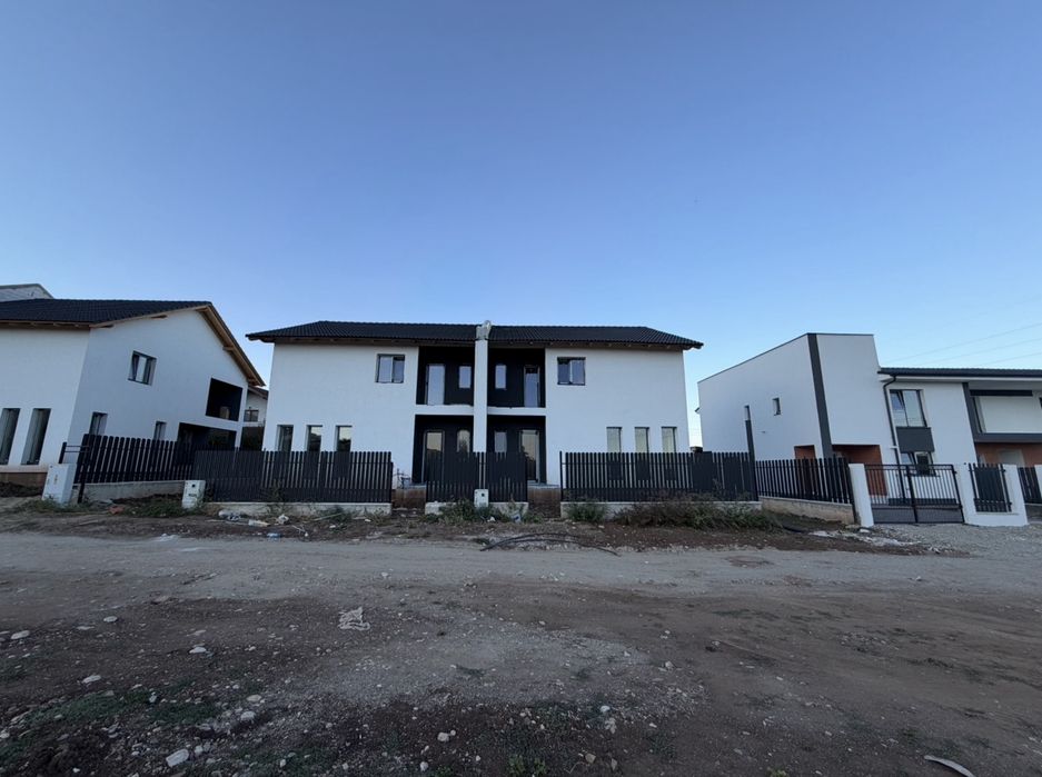 Duplex de vanzare Cetate - Zona piata