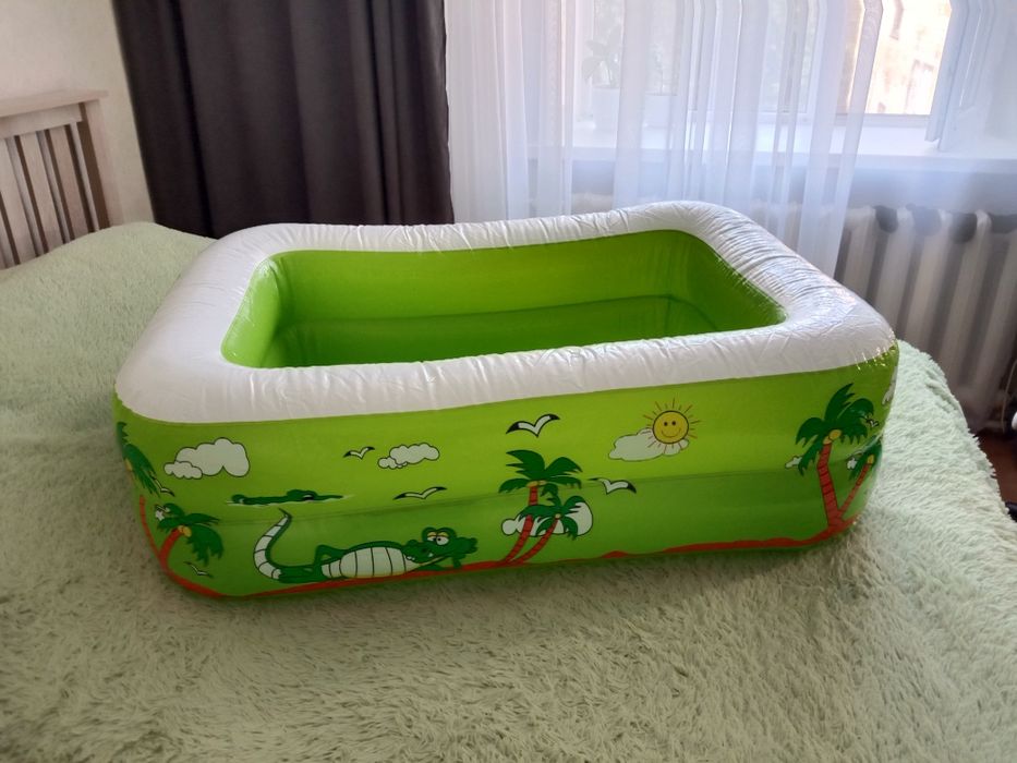 Надувной бассейн