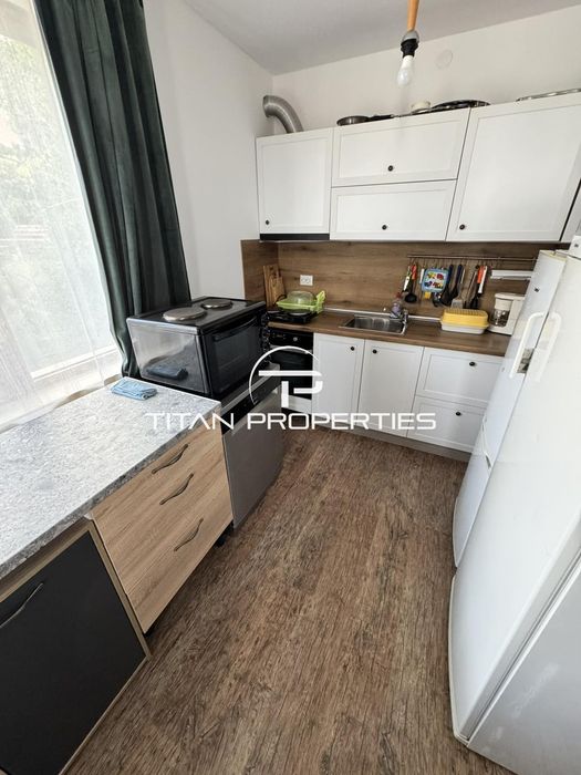 Двуетажна Къща с голям двор и красива панорама в с. Александрово