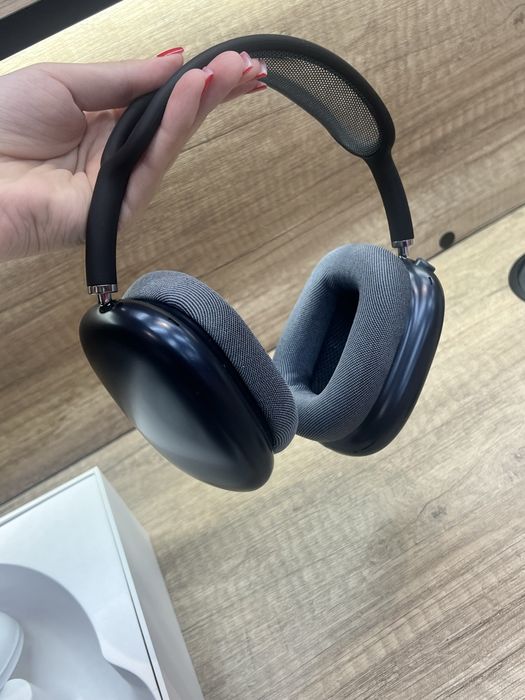 AirPods Max - 1 поколение.