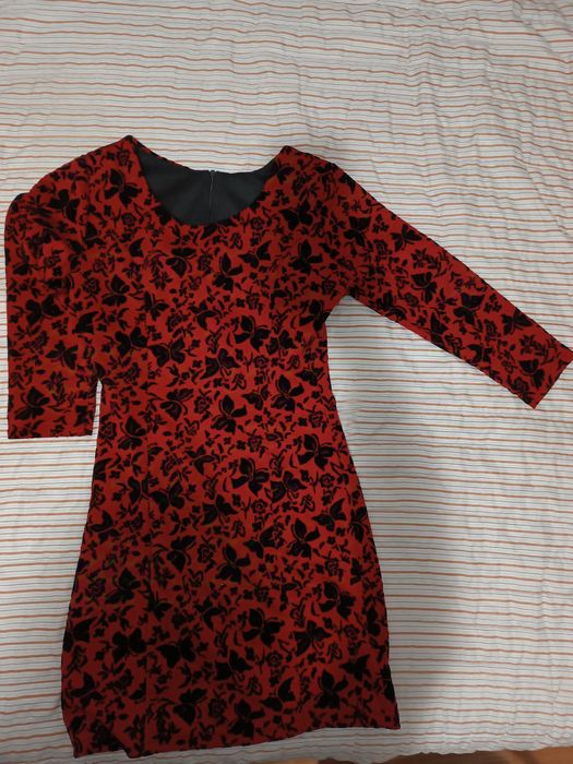 Официална червена рокля