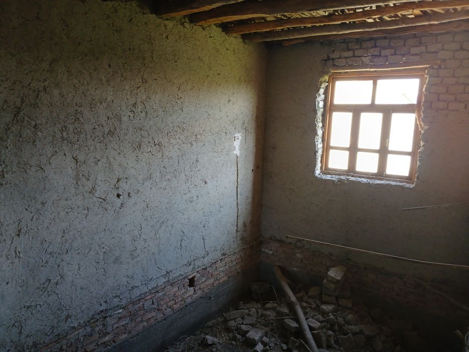 Уй ховли сотилади. Паярик Эшимоксок киш Коллеж оркасида