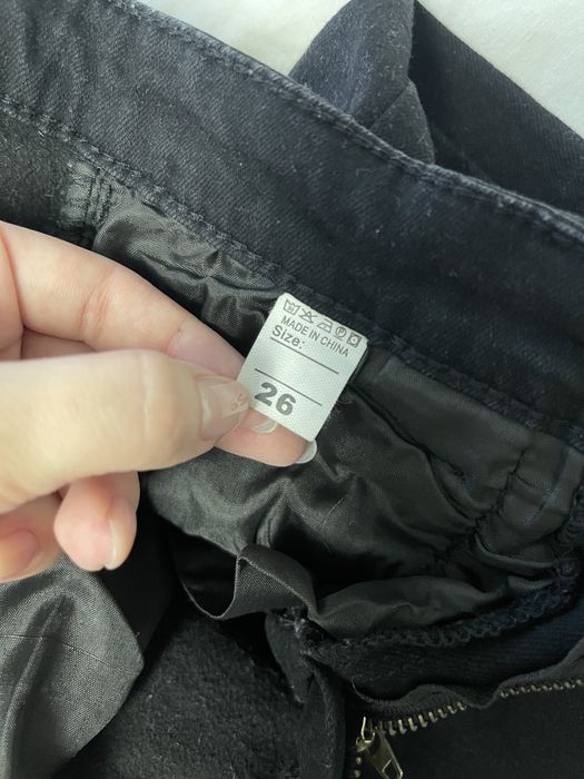 Продам джинсы 26 размер (маломерит )