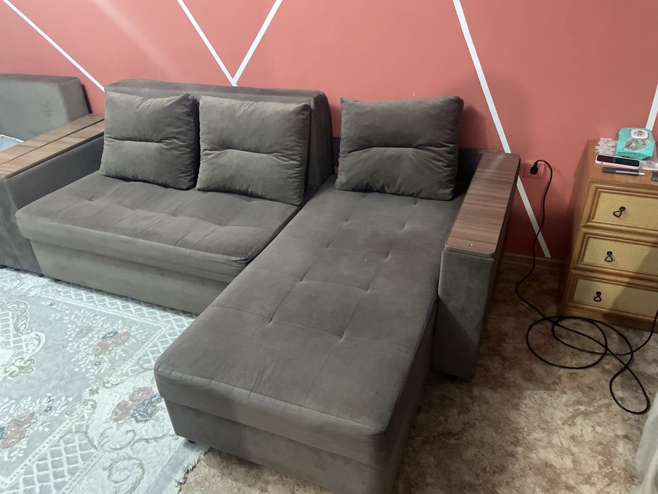 Диван угловой продам