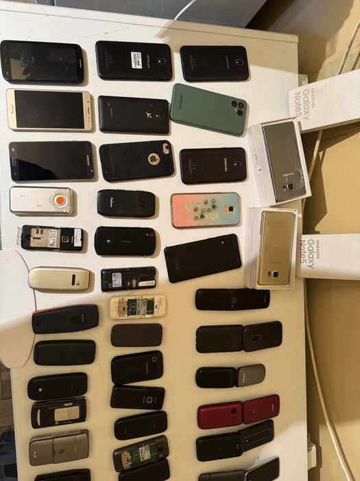 Lot telefoane vechi de colectie