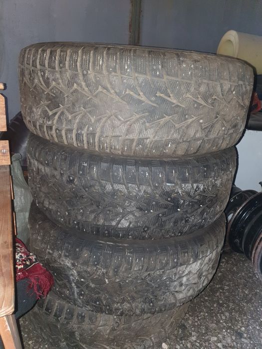 Комплект зимних шин