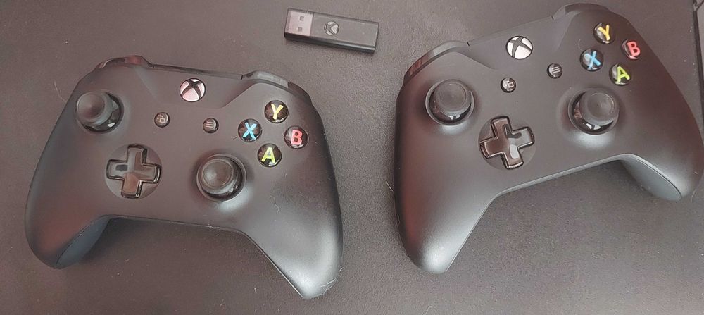 Комплект 2 бр. Xbox One контролери + Оригинален USB адаптер за PC