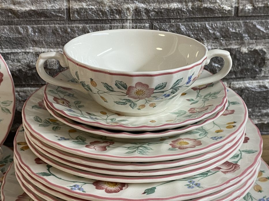 Сервиз за хранене -Churchill Staffordshire -England Briar Rose