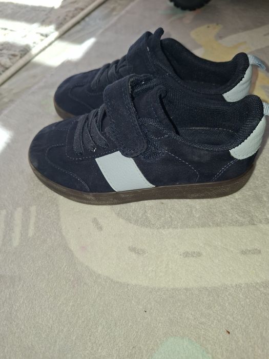 Adidași cu scai copii