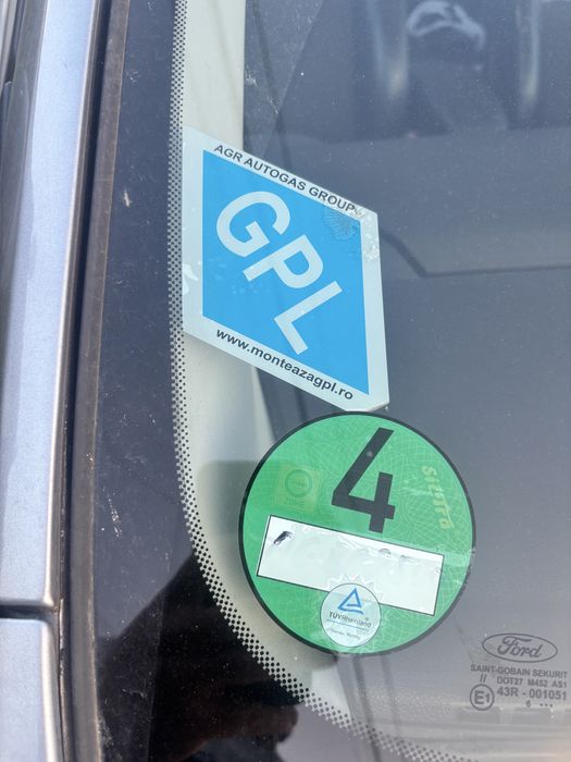 Ford focus 1.6 benzina + GPL