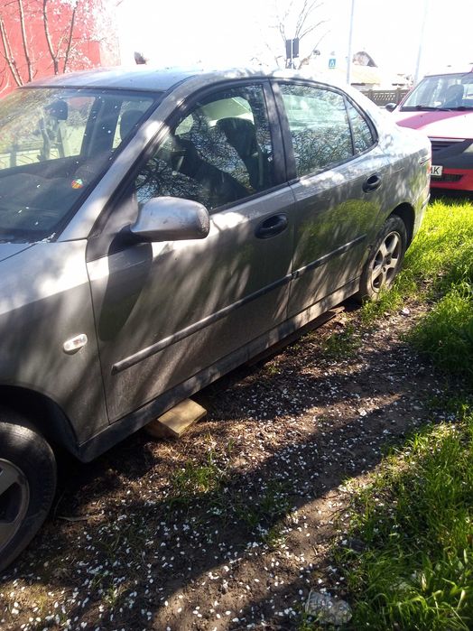 Auto Saab 9-3 an 2003 gri
