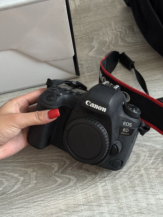 Фотоапарат Canon EOS 6D Mark 2
