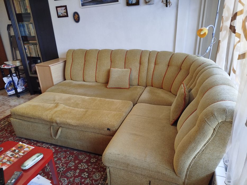 Разтегателен диван