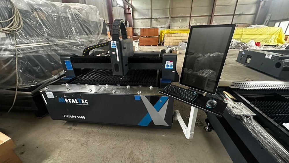 Оптоволоконный лазерный станок для резки  металла MetalTec 3000 (3kW)