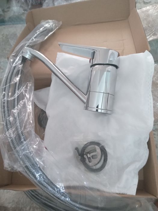 Смесители для кухни и Ванны новые.