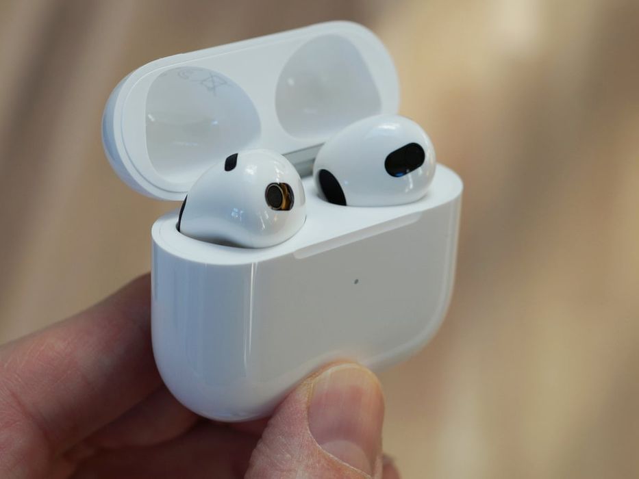 Продам Airpods 3