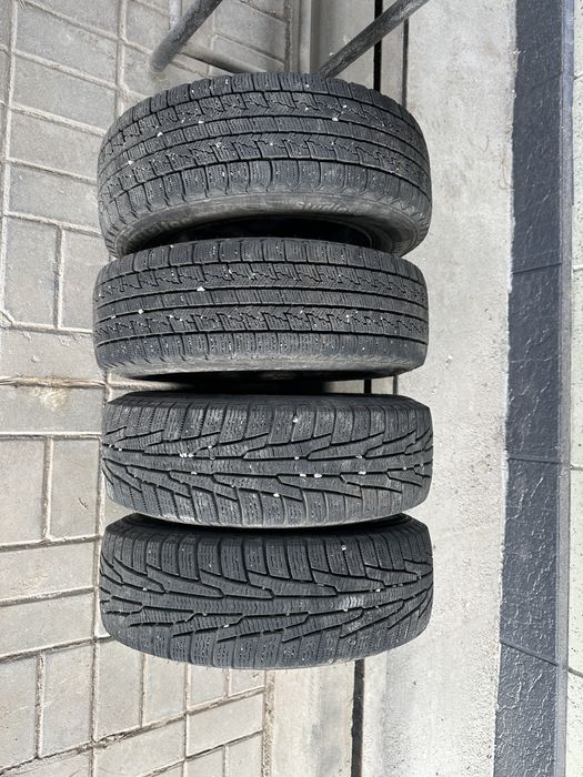 Продам зимнюю резину.
