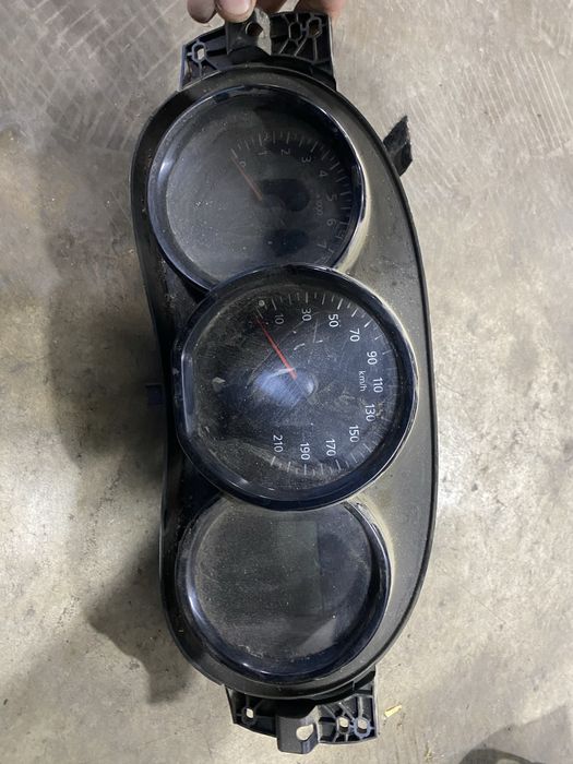 Централна конзола, километраж и др Dacia Dokker