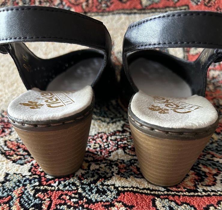 Продам новые босоножки