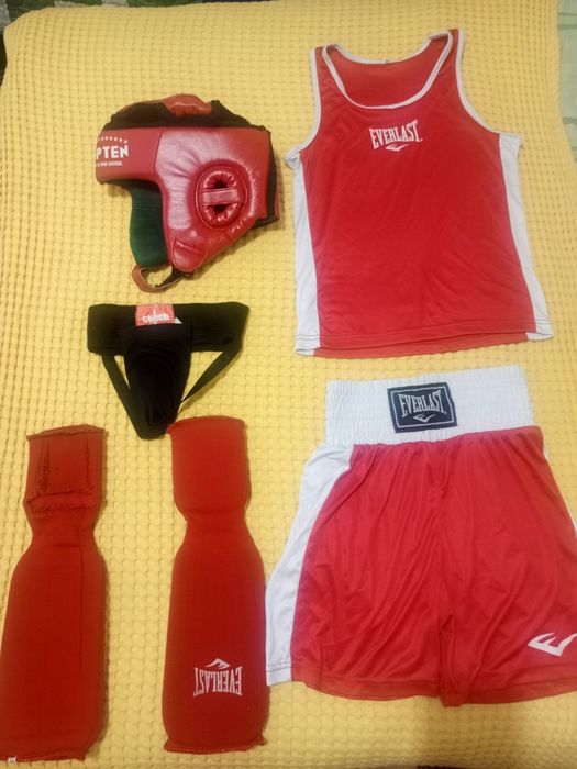 Продам весь комплект Кик Боксинга