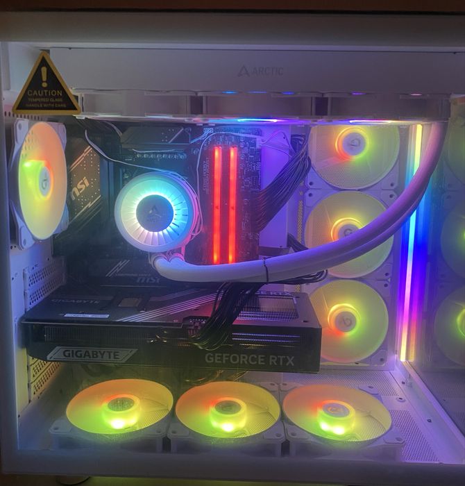 Геймърски компютър RTX 5080 ,Ryzen 7 7800x3D, 32GB RAM