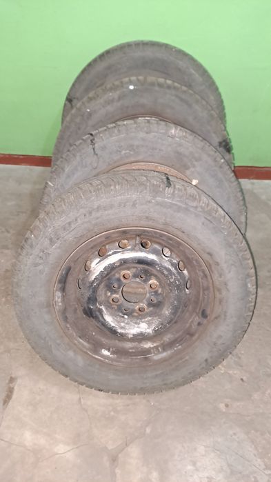 Продам резину на 13.