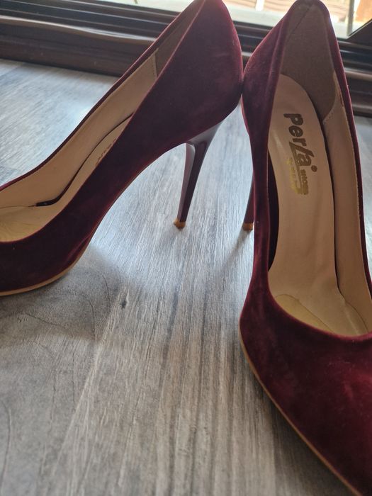 Vând pantofi mărimea 39