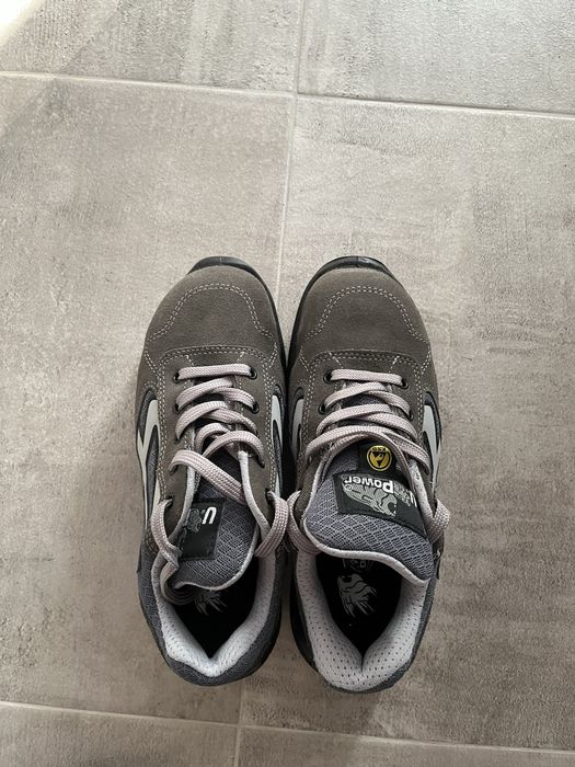 Bocanci cu protectie metalica