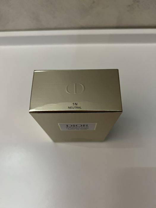 Fond de ten Dior