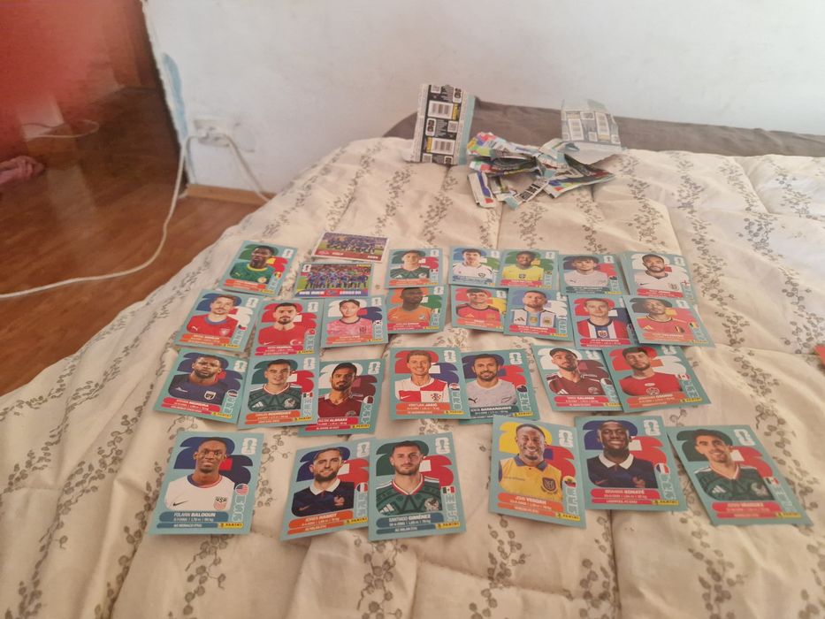 Vand sau schimb peste 300 stickere world cup 2026