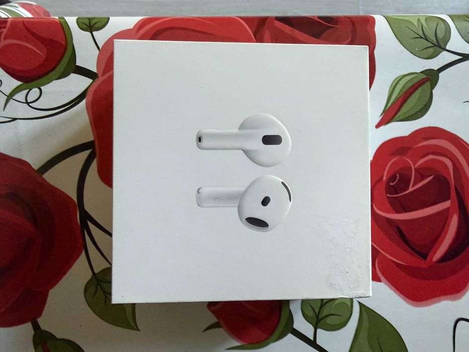 Слушалки AirPods 4