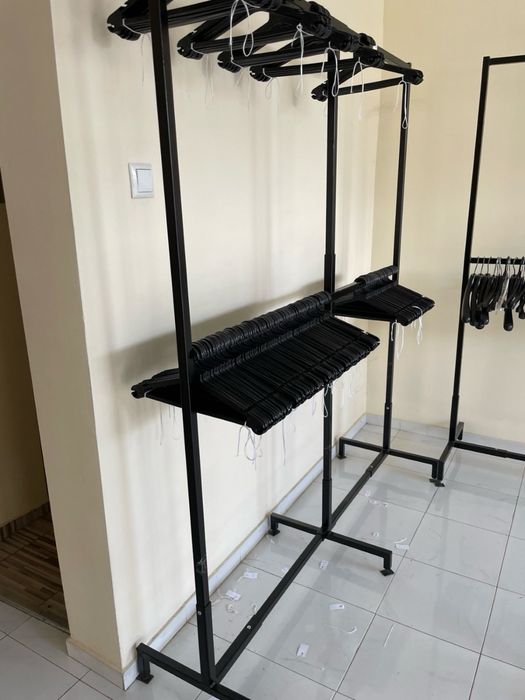 Щендери за дрехи и бюра