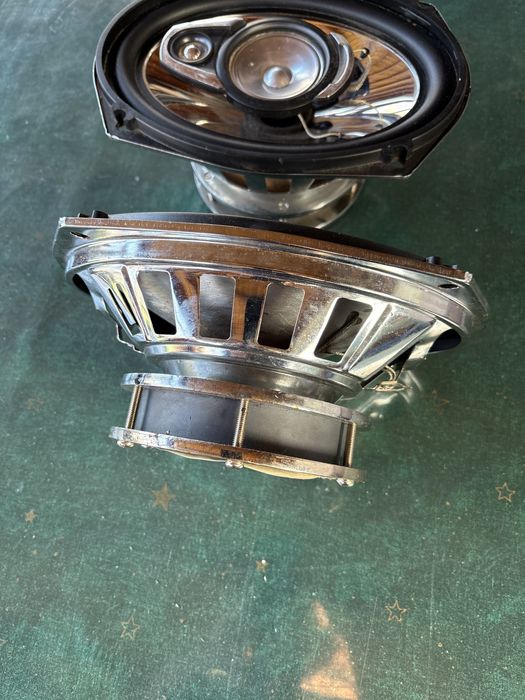 Продавам комплект трилентови колони